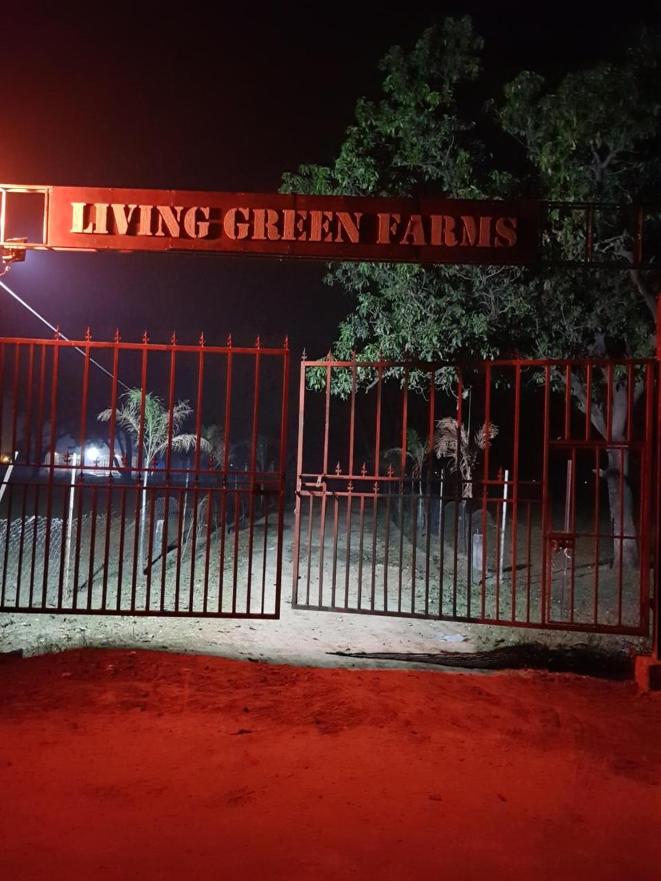Living Green Farms Allāhābād Junction Exteriör bild